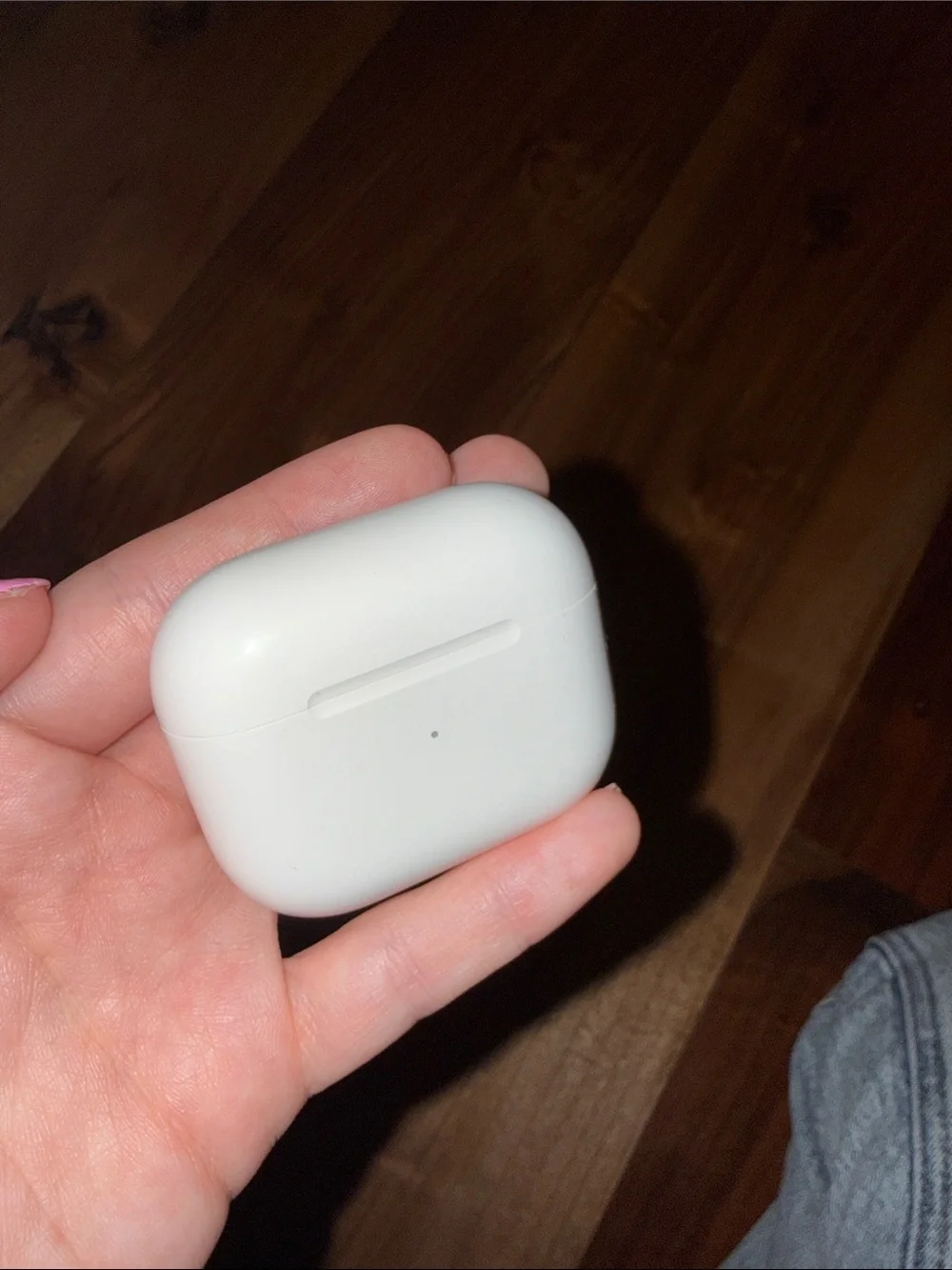 Apple White Wireless Earbuds Charging Case